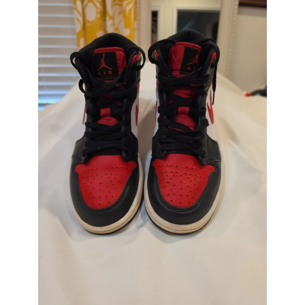 Jordan 1 Mid| Nike | Bred Toe | Size 8.5 | Pre-loved-great Condition
